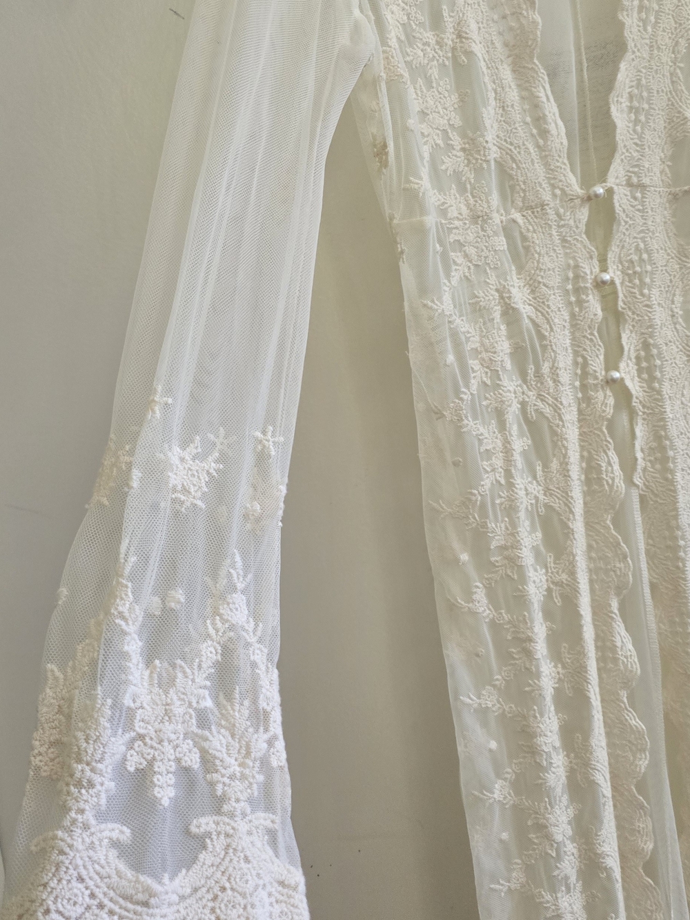 Main Strip Ivory Lace Sheer Robe - Picture 8 of 9